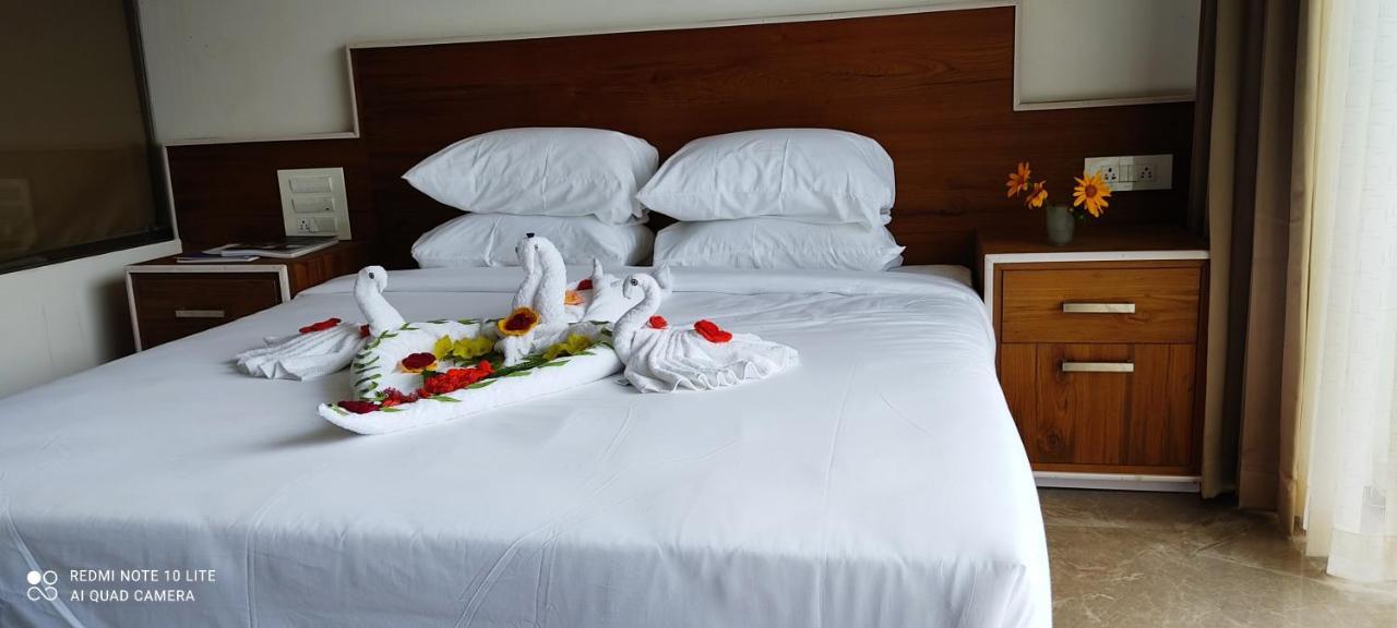 Servosonic Hotels And Resorts Канур Екстериор снимка